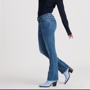Lucky Brand LOLITA Boot cut jean size 6/28 Reg
